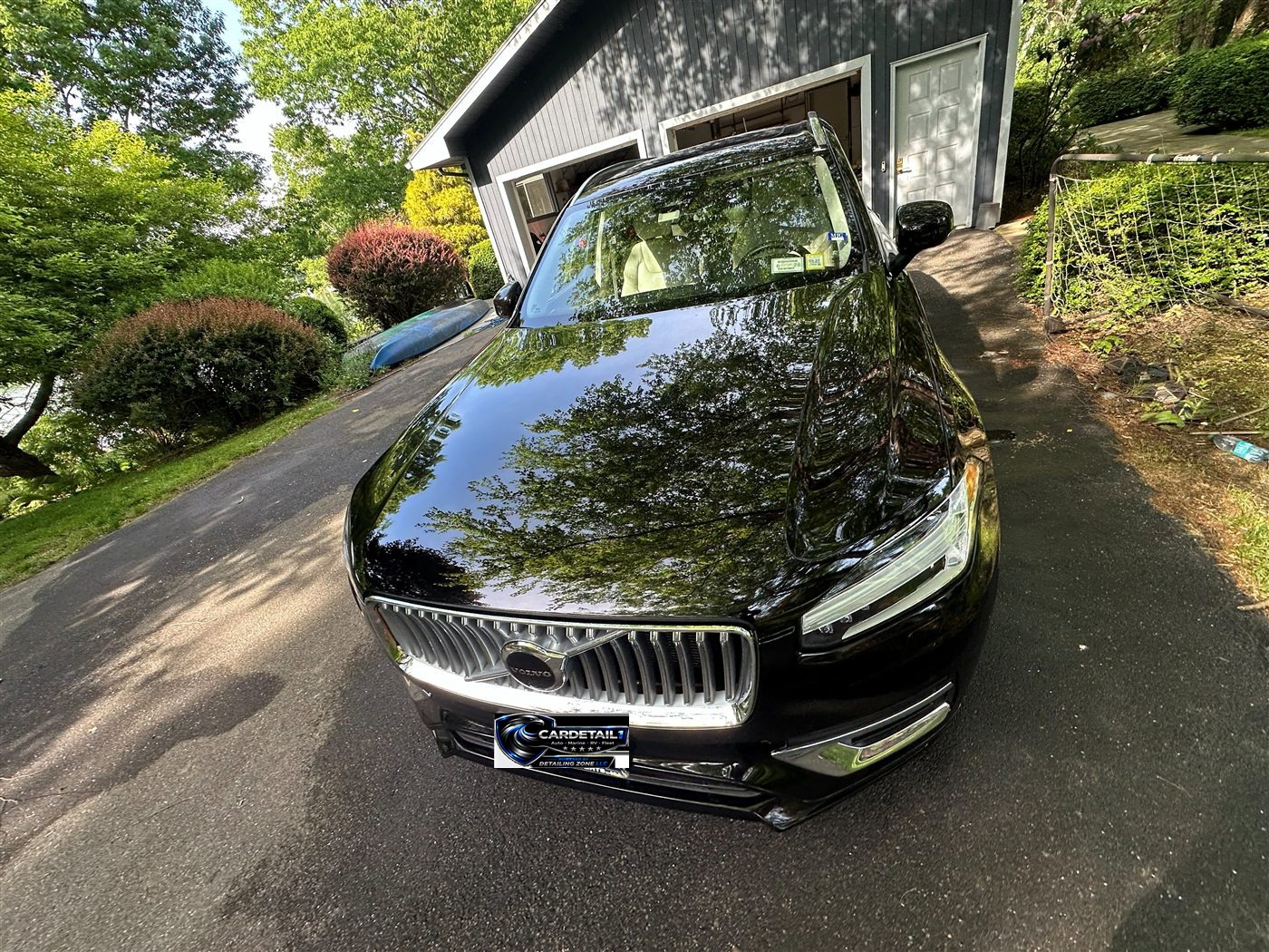 Volvo XC90 exterior after mobile detail — mirror-gloss black paint